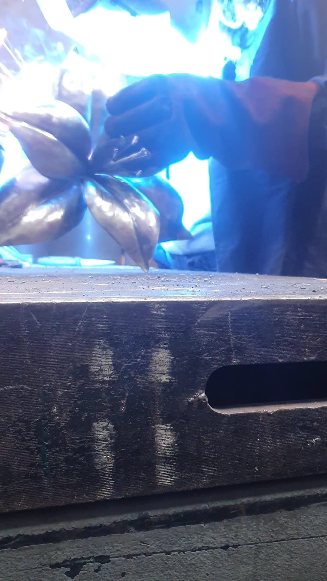 Rachel Climo metalart welding weld lily metaal lassen metaalbewerking