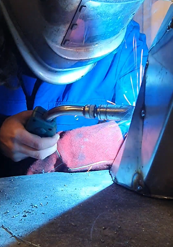 Rachel Climo welding dear head weld metaal Rachel Climo lassen metaalbewerking