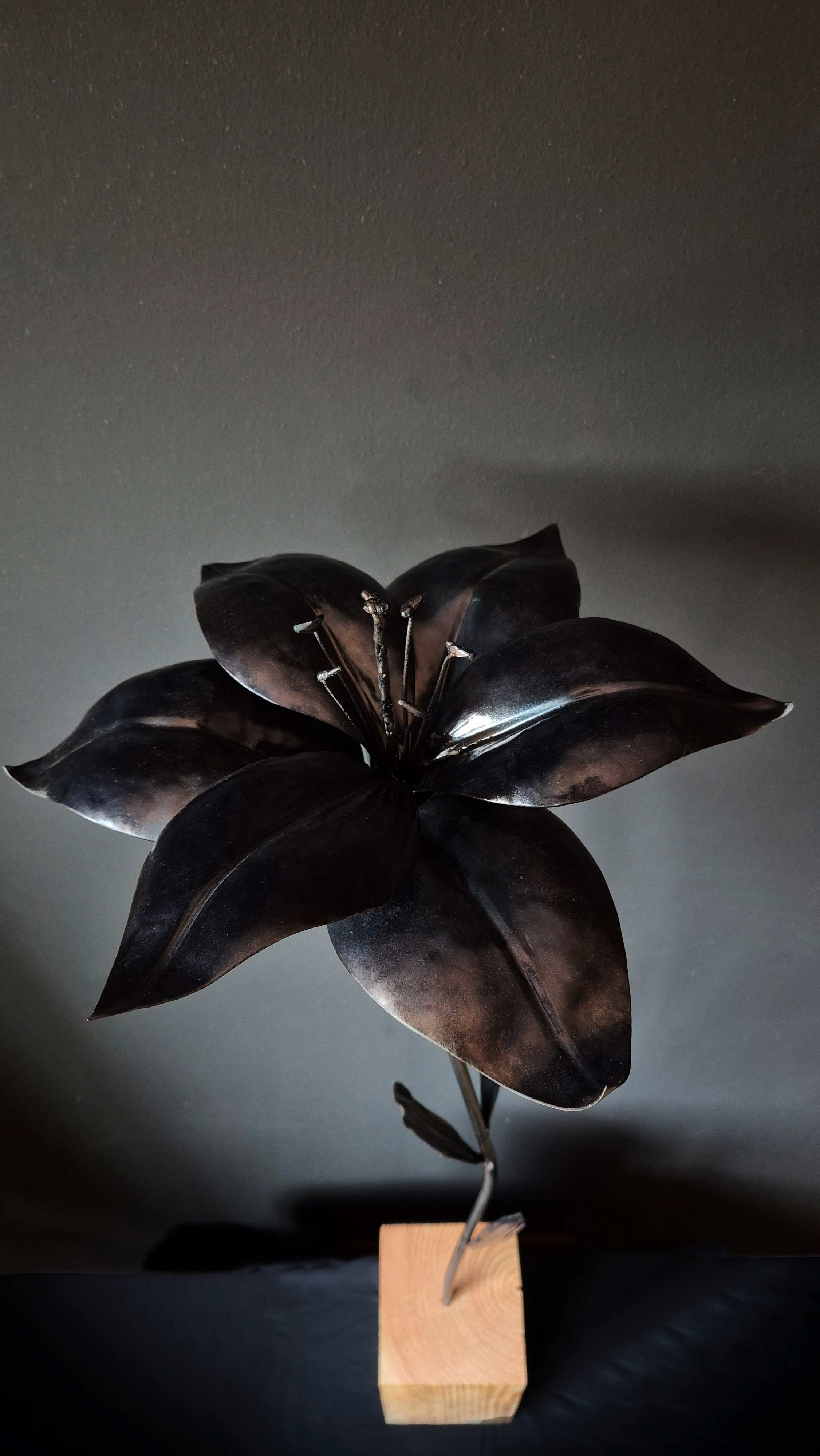 Metalartwork made by Rachel Climo lily, calla lily, yellow iris and gloriosa lily