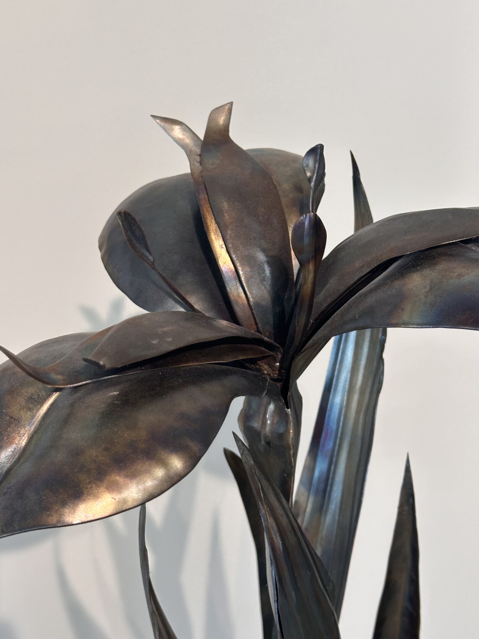 Gele lis /iris pseaudacorus made out of 1mm sheet metal by female artist rachel climo